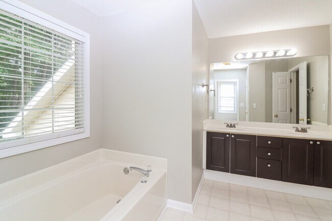 Building Photo - 1005 Crooked Creek Ct SE