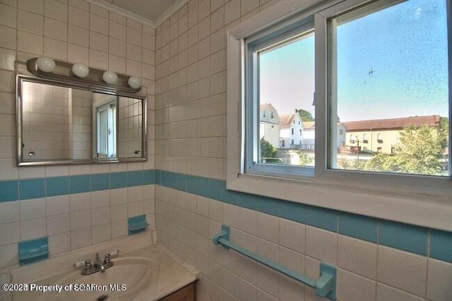 Building Photo - 261 Dana St