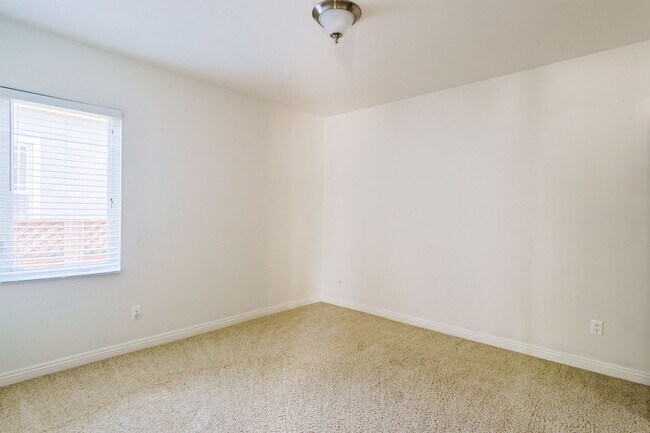 Building Photo - Amazing 4-bedroom + 3-bathroom house in Ma...