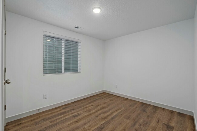 Building Photo - 4973 N Willowbank Dr