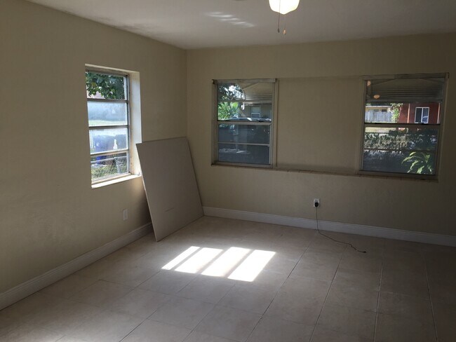 Building Photo - Large 3-2 with a carport