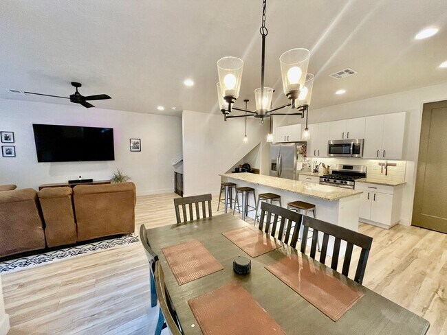 Building Photo - Beautiful Four-Bedroom Luxury Sage Villas Townhome in Ivins