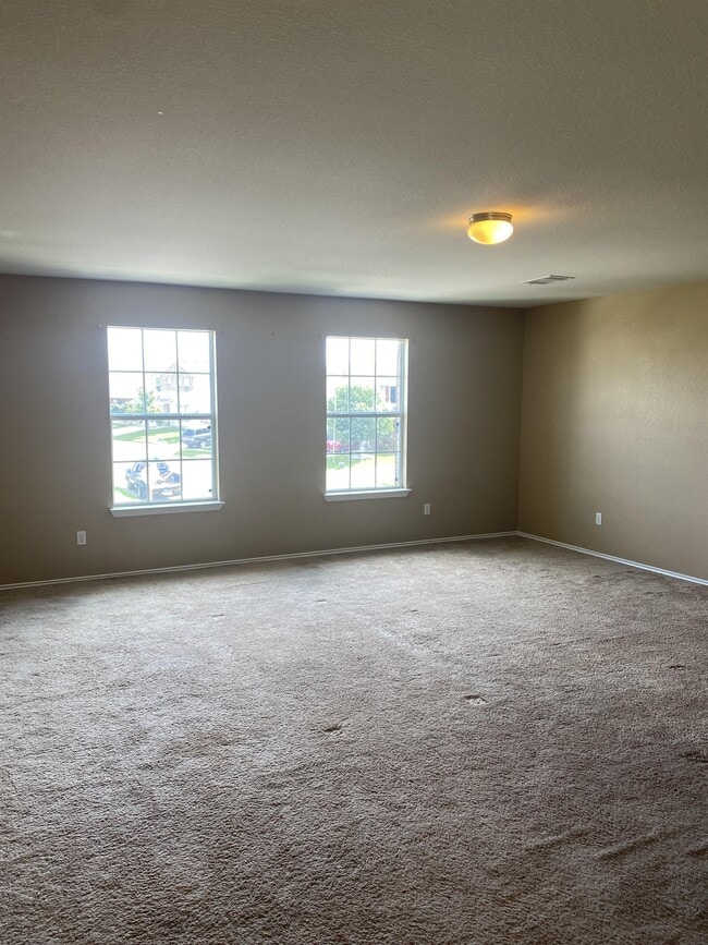 Building Photo - 3216 Claymore St