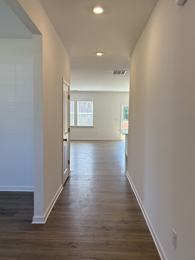 Building Photo - 212 Paisley Wy