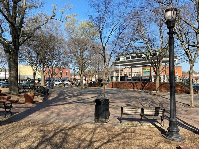 Building Photo - 306 Kennesaw Ave