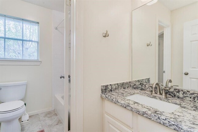 Building Photo - 14103 Heatherhill Pl