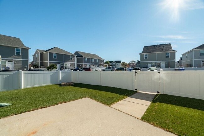 Building Photo - Peaceful Park Circle Retreat