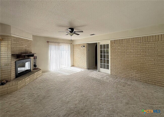 Building Photo - 1613 Velma Ave