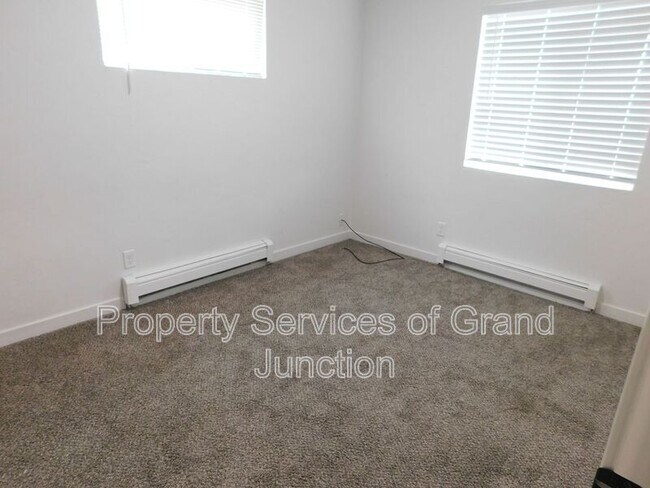 Building Photo - 317 N Coulson St
