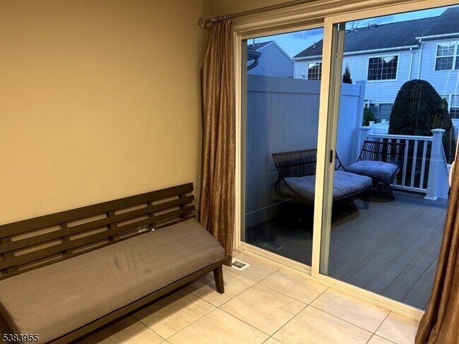 Building Photo - 27 Kingfisher Ct