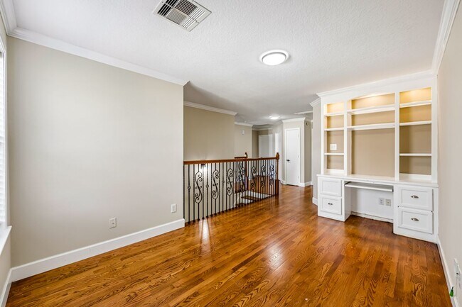 Building Photo - 5703 Basswood Dale Dr