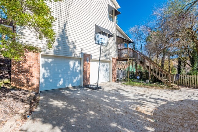 Building Photo - 420 Shelbyville Rd