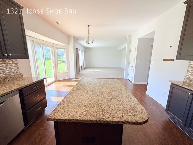 Building Photo - 1321 Horse Shoe Bnd