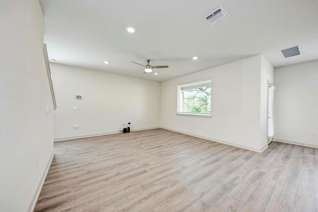 Building Photo - 2120 Ettalee Ct