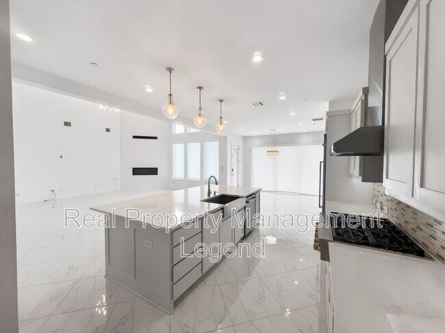 Building Photo - 809 Jamestown Ln