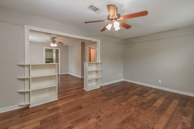 Building Photo - 208 17th Ave N