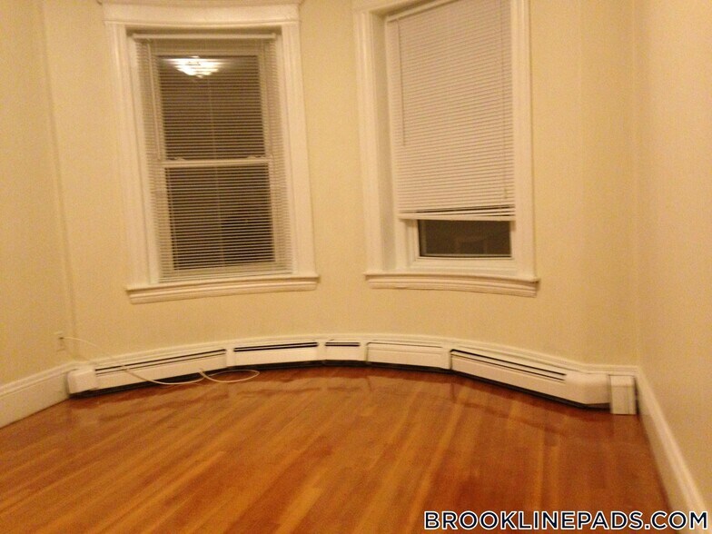 Building Photo - 208 Winthrop Rd