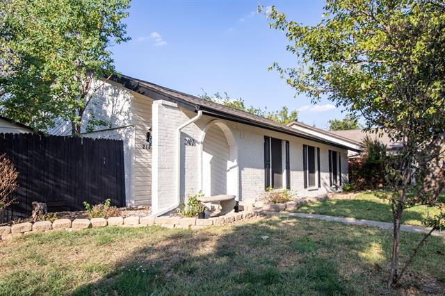 Building Photo - 2103 Cedarcrest Dr