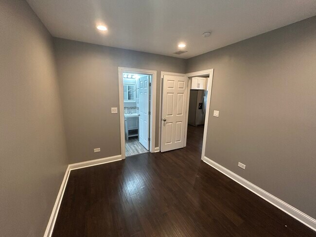 Building Photo - 1301 S 51st Ave