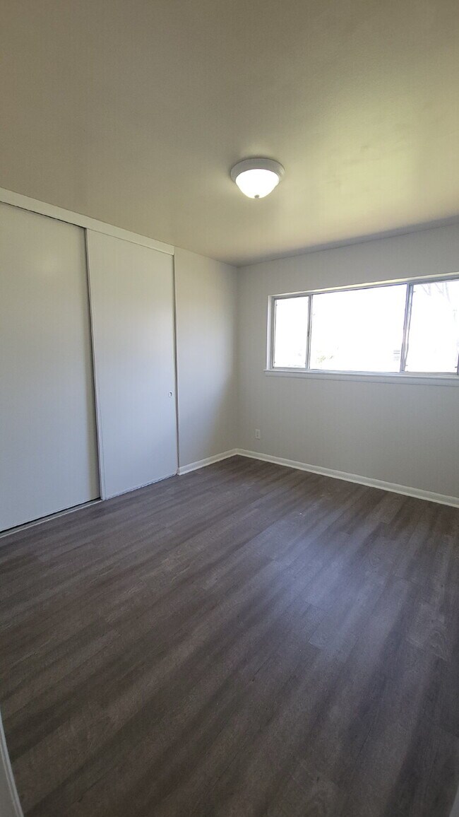 Building Photo - $400 off one month.  Call for details "Cha...