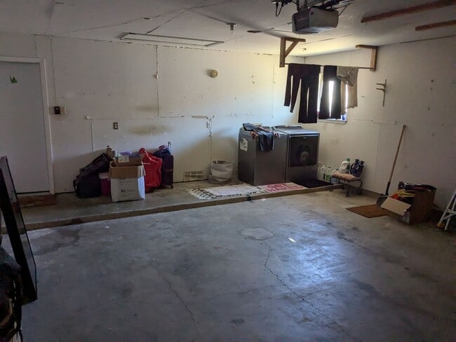 Building Photo - 3 Bed 2 Bath Home - Park Access