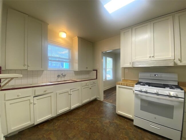 Building Photo - 4910 Avenue H