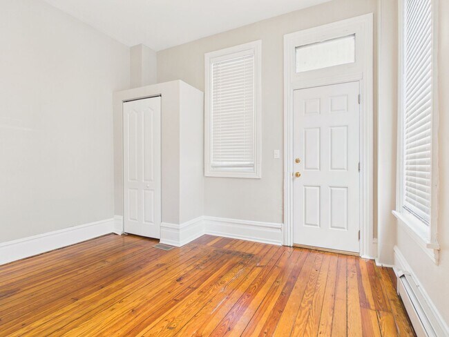 Building Photo - 206 Kelker St
