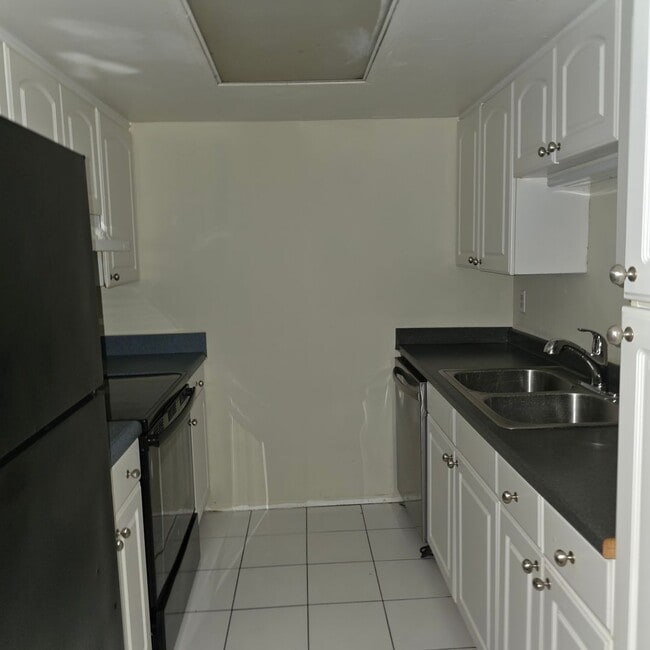 Building Photo - 922 N Lake Destiny Rd