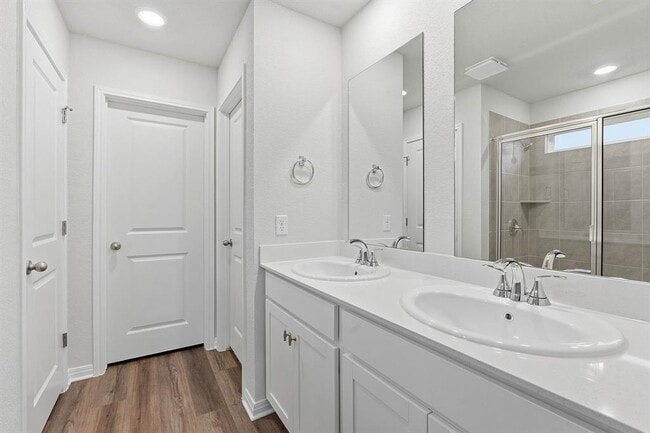 Building Photo - 825 Sun Grv Trl