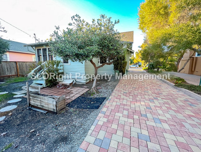 Building Photo - AVAILABLE JUNE - Charming 2 Bedroom / 1 Bathroom SLO Home