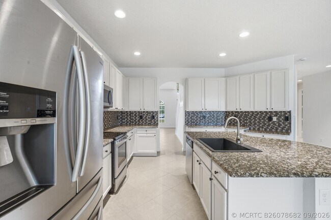 Building Photo - 5513 SW Windward Way