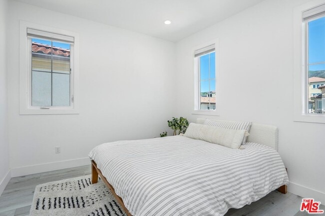 Building Photo - 20600 Bluebird Ct