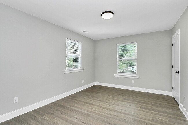 Building Photo - 2732 Catalina Ave