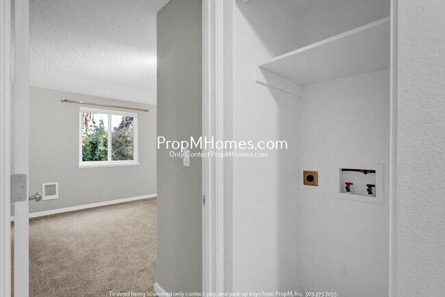 Building Photo - Updated Condo in Westlake Village – Privat...