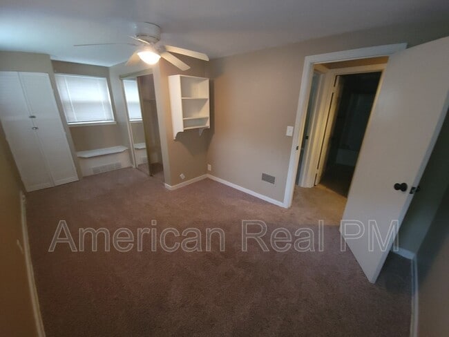 Building Photo - 613 NE 45th St