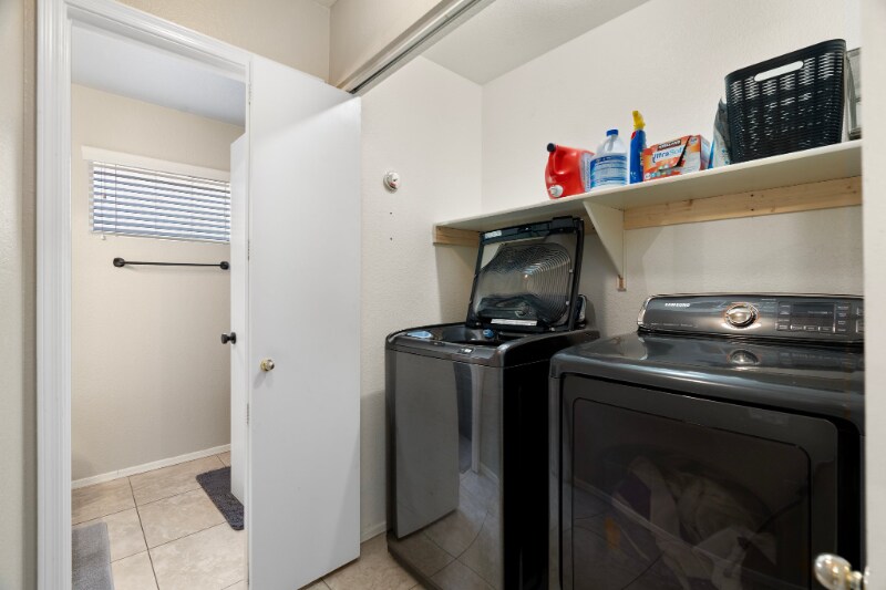 Building Photo - 1253 S Colonial Dr