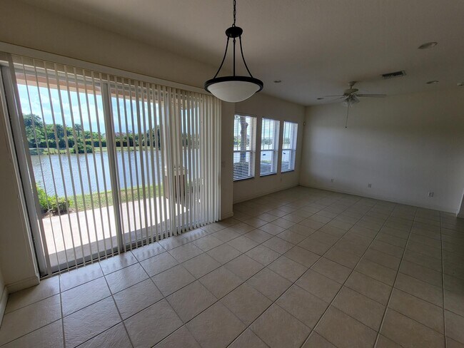 Building Photo - 685 Pacific Grove Dr