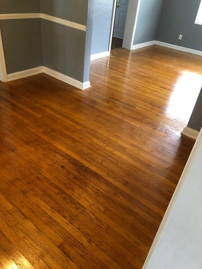 Building Photo - Stunning 3-Bedroom, 2-Bath Home in Desirab...