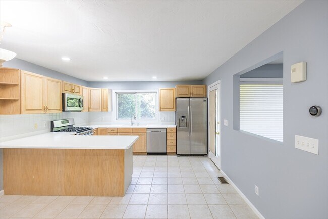 Building Photo - 445 Captain Eames Cir