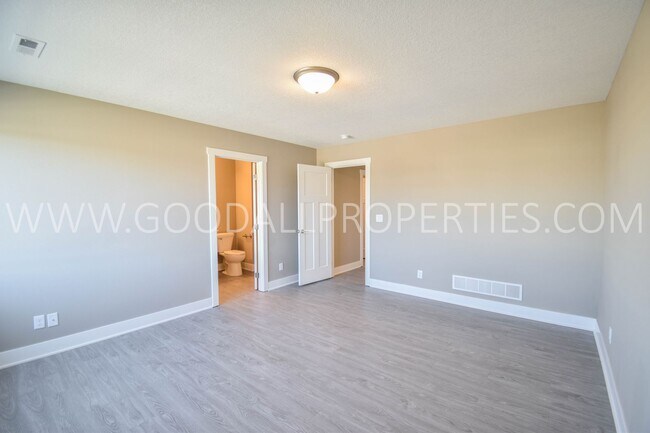 Building Photo - RENT SPECIAL!!! 4-Bedroom, 2.5-Bathroom 2-Story Home in DeSoto!!!