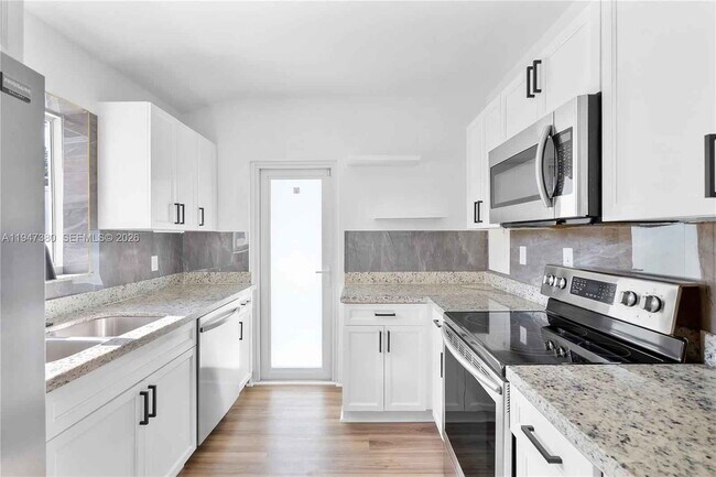 Building Photo - Southwest 26th Street, Miami, FL 33133 - 3 BR 2 BA single-family home