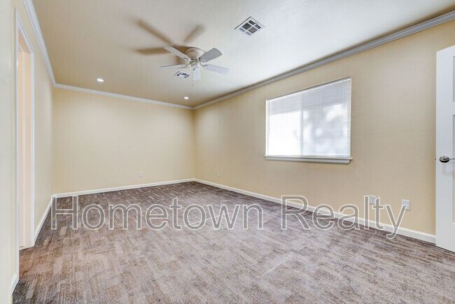 Building Photo - 1115 N Billen Ave