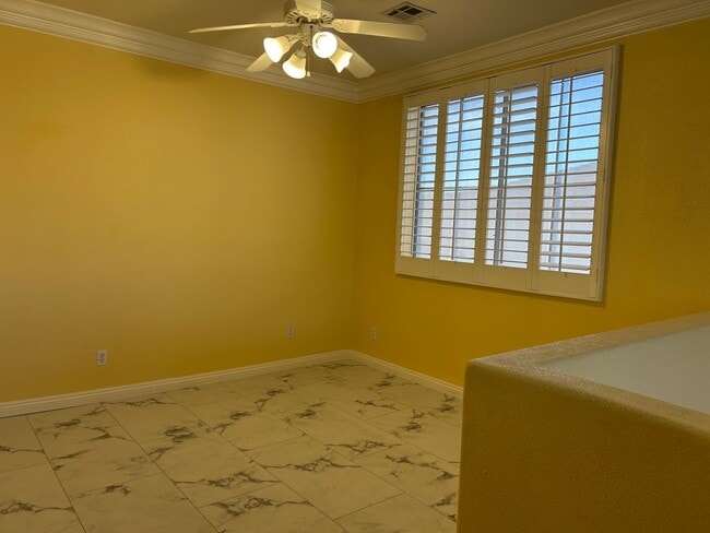 Building Photo - 2 story townhome in Seven Hills