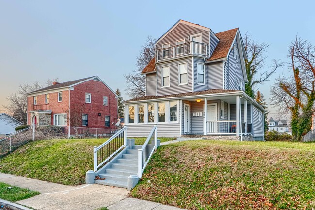 Building Photo - 4012 Fernhill Ave