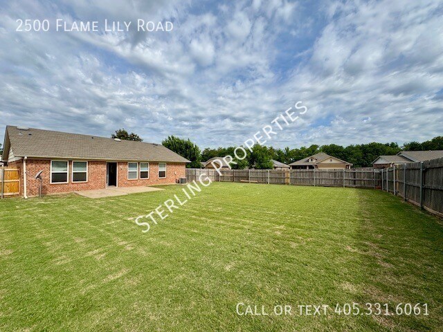 Building Photo - 2500 Flame Lily Rd