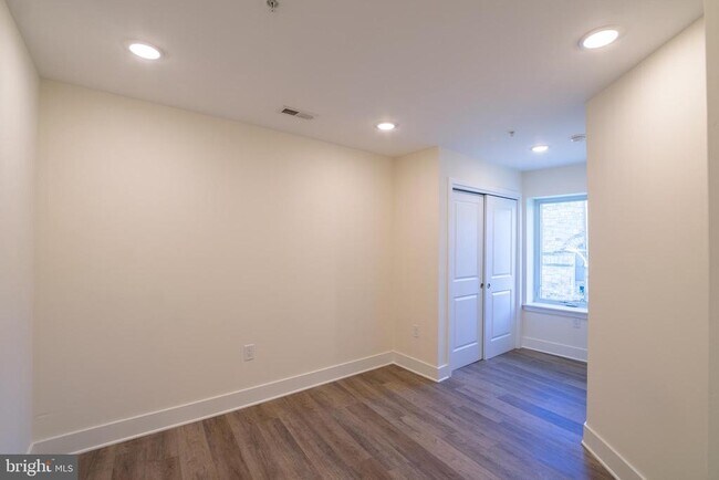 Building Photo - 2444 Frankford Ave