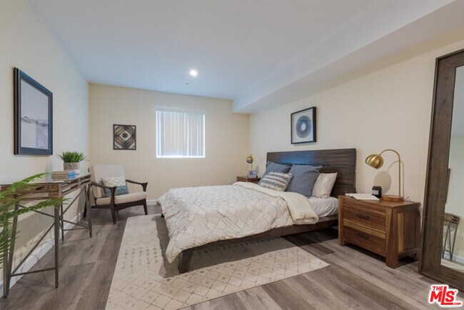 Building Photo - 850 S Gramercy Pl
