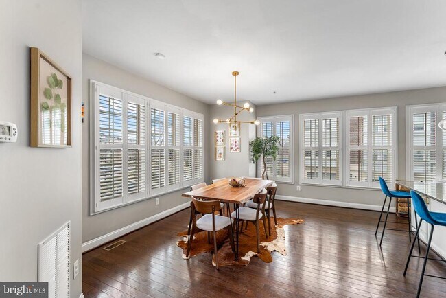 Building Photo - 726 River Mist Dr