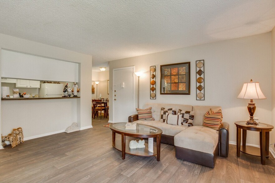 Building Photo - 3600 Greystone Dr