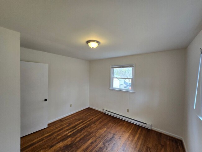 Building Photo - DUPLEX - 2 BR in Prince George County